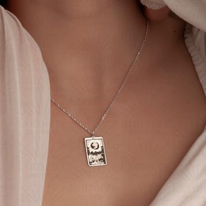 Collana con tarocchi in argento sterling e luna, ciondolo con tarocchi in argento 925, gioiello mistico celeste, regalo fatto a mano per lei