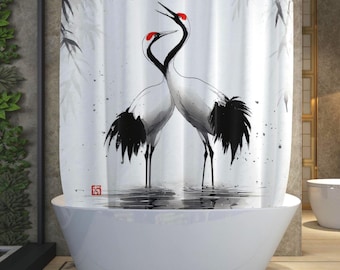 Svartvitt duschdraperi | Japansk minimalistisk landskapskonst | Badrumsinredning med asiatiska fåglar | Zenbadrum | Hemspa
