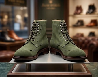 Botas de ante verde oliva hechas a mano con puntera de ala, zapatos de vestir de cuero con cordones para hombre, hechos a medida.