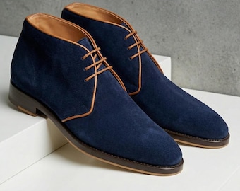 メンズ用ハンドメイドネイビー スエード チャッカブーツ、オーダーメイドレザーシューズ、ビスポークアンクルブーツ
