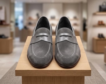Mocasines de gamuza gris para hombre, zapatos sin cordones, hechos a mano, estilo italiano, cómodos e informales.