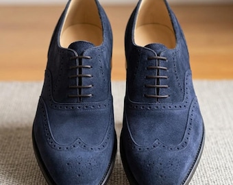 Marineblauwe suède Oxford-brogues met vleugeltip, handgemaakte zakelijke formele herenschoenen