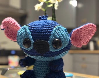 手作りかぎ針編みのスティッチぬいぐるみ：リロ＆スティッチの