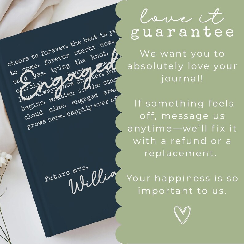 Puede incluir: Un diario azul marino con la palabra "Engaged" en cursiva. La portada tiene texto blanco con frases como "cheers to forever" y "future mrs." Un borde verde festoneado con texto est&aacute; a la derecha.