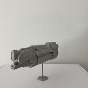 Valiant-class superheavy cruiser – 14 inches long – custom fan-made starship.