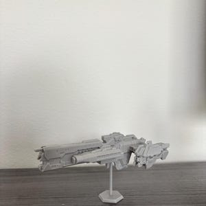 Paris-class heavy frigate – 12 inches long – custom fan-made starship.