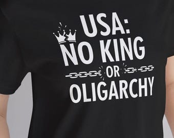 Koszulka NO KINGS no OLIGARCHY Unisex, Koszulka aktywisty na rzecz sprawiedliwości społecznej, Prezent na rzecz praw człowieka, Odzież protestacyjna - Koszulka z krótkim rękawem unisex,