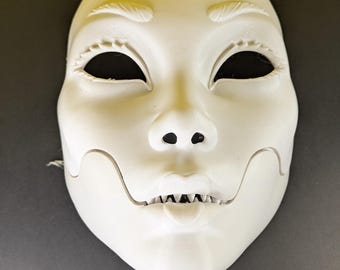 White plain Geisha mask with hinged jaw, fully paintable. Cosplay horror mask