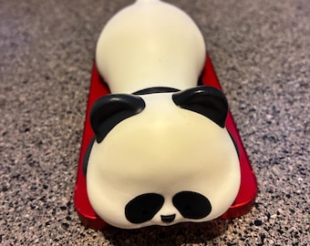Magnetic Grip Buddy - Soporte blando para teléfono / Panda kawaii / Agarre ergonómico y cómodo / Accesorio estilo MagSafe / Accesorio bonito para teléfono