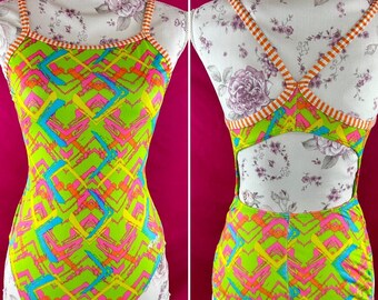 Traje de baño Dolfin Uglies vintage de los 90/00, talla 34 (XS/S), de una pieza, rosa neón y azul.