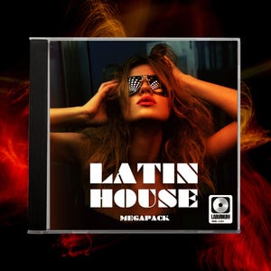 Può includere: Custodia per CD con una donna che indossa occhiali da sole con un motivo riflettente. La copertina presenta le parole "LATIN HOUSE MEGAPACK" in lettere bianche. Lo sfondo è scuro con scie di luce rosse e arancioni.