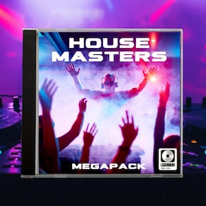 Könnte beinhalten: Eine CD-Hülle mit dem Titel "HOUSE MASTERS" in Weiß. Das Bild zeigt einen DJ mit erhobenen Armen vor einem rauchigen, farbenfrohen Hintergrund. Das Wort "MEGAPACK" steht unten, mit einem Logo rechts.