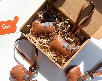 Handmade Leather Cat Purse Charm: Playful Bag Accessory, Pusheen Paw Cat, Bag Charm Cat