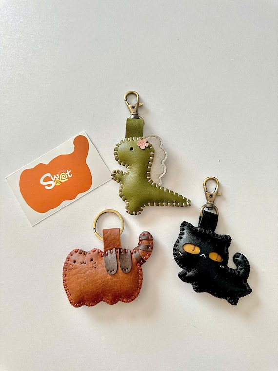 Handmade Leather Animal Keychain: Dinosaur, Cat Bag Charm, Gift for her, Gift for Kids, Bag charm leather