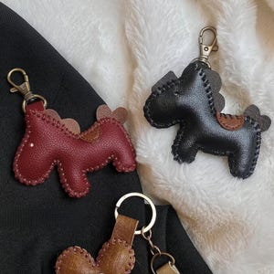Handmade Leather Horse Keychain – Cute Animal Leather Keychain, Pony Bag Charm, Unique Gift for Horse Lovers, Leather Bag Charm