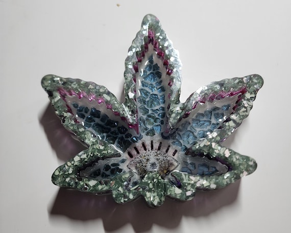 Resin canna leaf ashtray