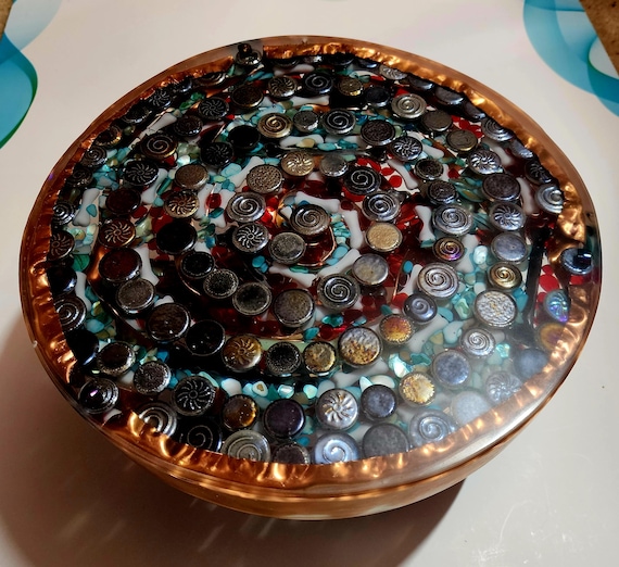 Molded resin plant stand
