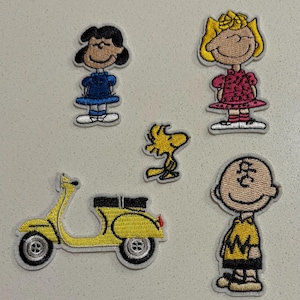 Peanuts Snoopy Family Embroidered patches. *Iron On or Sew On