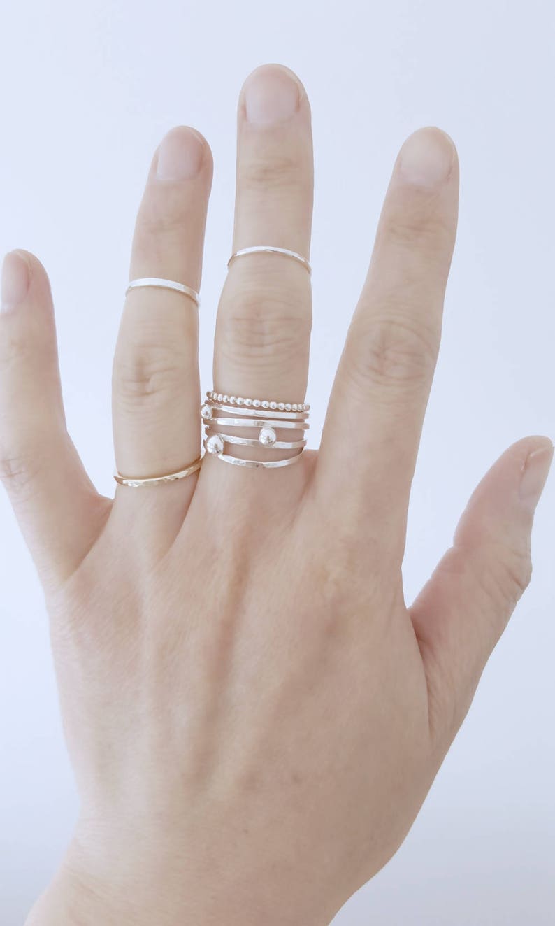 Ensemble deux anneaux empilables, anneaux maigres pointillés en argent sterling, anneau en argent oxydé image 5