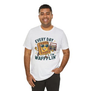 Every Day Im Wafflin T-Shirt | Funny Hip-Hop Waffle Graphic Tee | Unisex Foodie Shirt | Dancing Waffle Brunch Party Gift afbeelding 8