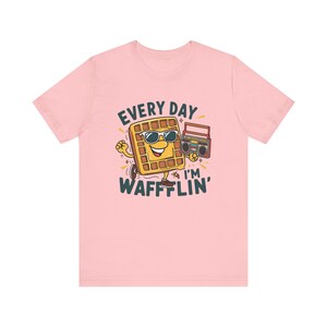 Every Day Im Wafflin T-Shirt | Funny Hip-Hop Waffle Graphic Tee | Unisex Foodie Shirt | Dancing Waffle Brunch Party Gift afbeelding 4