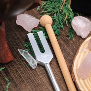 Angel Tuning Fork,Sound Bath,4096HZ,Natural clear quartz Crystal tower with a set of Aluminum alloy 4096c crystal energy tuning fork