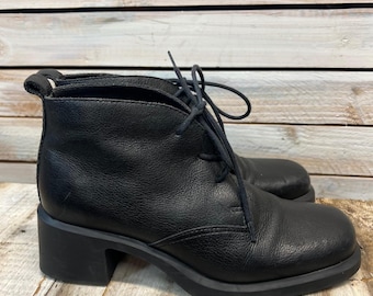 Botines Aerosoles vintage de piel negra con tacón de bloque y cordones, estilo años 90, minimalistas, talla 6.5