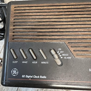 Vintage GE Digital Clock Radio 7-4612B AM/FM Woodgrain 1980s Tested Works Retro