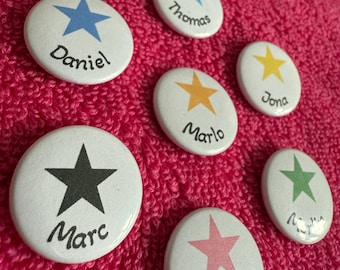 Buttons 25mm mit Herz oder Stern und Name