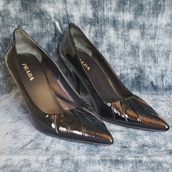 Vintage Prada Patent Leather Pointy Toed Heels Prada Pumps Made in Italy size 38