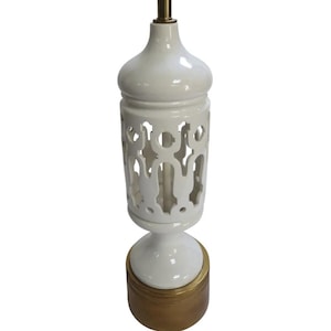1970&#39;s Boho Chic White Ceramic Fret Work Table Lamp