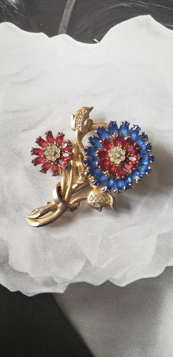 Vintage 1960's Floral Bouquet Brooch/Pin - image 2