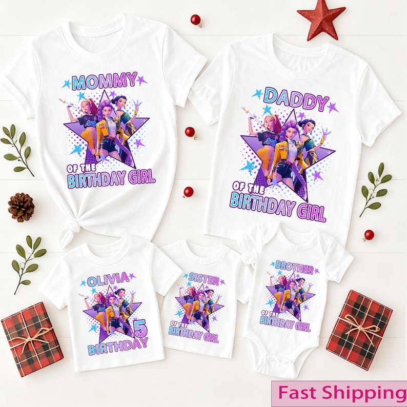 Puede incluir: Camisetas blancas de cumplea&ntilde;os familiares con un dise&ntilde;o de estrella con personajes animados. Las camisetas dicen "Mam&aacute;", "Pap&aacute;", "Olivia", "Hermana" y "Hermano" con el texto "De la cumplea&ntilde;era" y "5 Cumplea&ntilde;os".