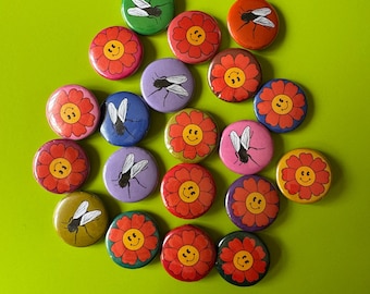FLIES | SMILEY FLOWER | random colours buttons/pins