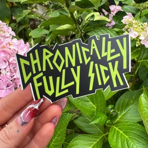 CHRONISCH VOLLEDIG ZIEK | Gestanste sticker van 10 cm