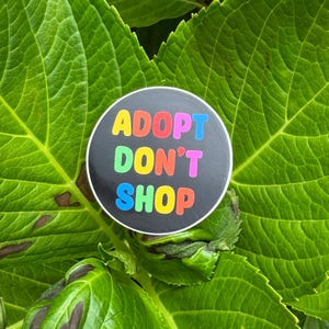 ADOPTEREN NIET SHOP | Ronde matte sticker van 4,5 cm afbeelding 7