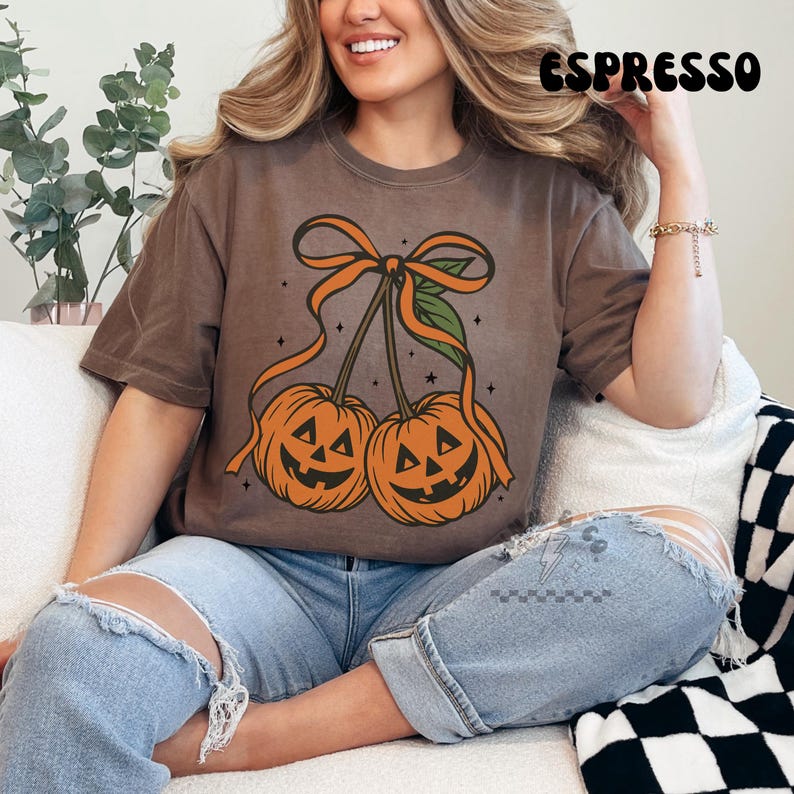 Chemise citrouille cerise | T-shirt graphique d'automne Coquette | Esthétique noeud et citrouille | Chemise girly d'automne | Chemise d'Halloween girly | Chemise Comfort Colors image 5