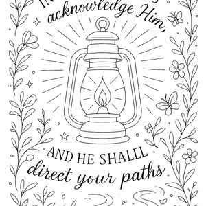 Könnte beinhalten: Schwarz-weiße Illustration einer Laterne mit Flamme, umgeben von floralen und sternförmigen Elementen. Der Text lautet: "IN ALL YOUR WAYS acknowledge Him, AND HE SHALL direct your paths. SPRÜCHE 3:6."