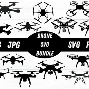 Puede incluir: Una colección de siluetas negras de drones en varios diseños. La imagen incluye el texto "DRONE SVG BUNDLE" con indicadores de tipo de archivo: PNG, JPG, SVG y PDF. Los drones se representan con múltiples rotores y monturas de cámara.