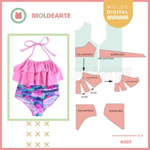 Puede incluir: Un traje de baño rosa con volantes y estampado floral se muestra junto a un diagrama con el texto "MOLDEARTE" y "MOLDE DIGITAL". El diagrama muestra piezas de patrón etiquetadas como "DELANTERO" y "ESPALDA".