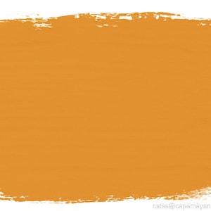 Könnte beinhalten: Ein rechteckiger Farbklecks in Orange mit sichtbaren Pinselstrichen. Die Farbe ist ein warmer, einladender Farbton, und die Ränder der Farbe sind leicht uneben, was ihr ein strukturiertes Aussehen verleiht. Der Hintergrund ist weiß.