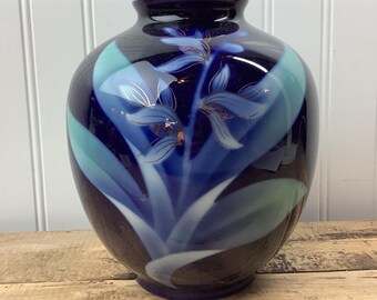 高評価アイテム Fukagawa Seiji Arita Porcelain Vase With Leaves and Berries 工芸品