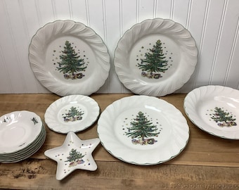 Nikko Happy Holidays Dinner Plates 10 3/4" Made in Japan 4 USED Set of 