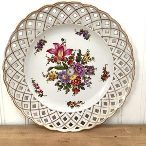 Placa Alemana Antigua Dresden Flores Florales Borde Reticulado Perforado Borde Dorado 10&quot;