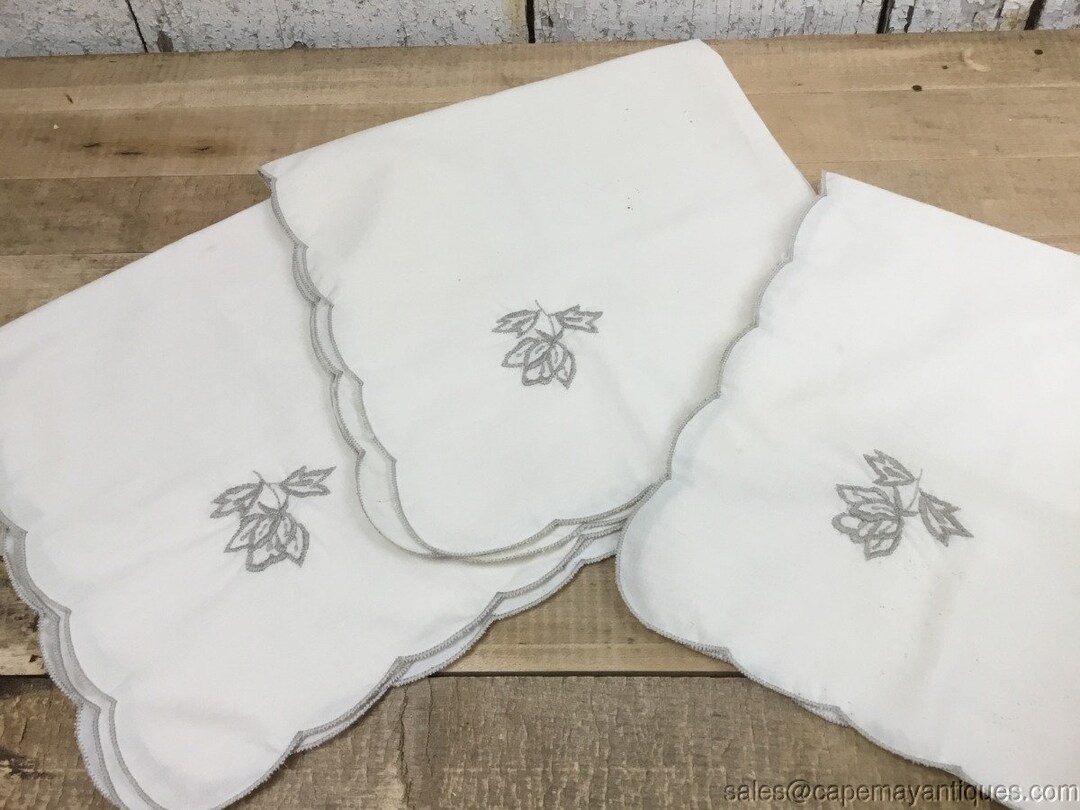 3 Linen Luncheon Napkins Embroidered Flower Ecru Beige Puff Stitch