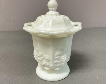 Westmoreland Zuckerschüssel oder Löffel mit Deckel aus weißem Milchglas und Traube, 20,3 cm hoch