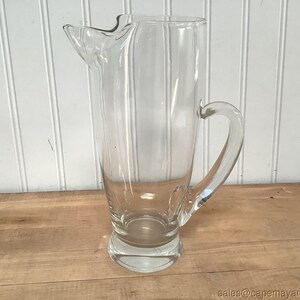 Vintage Clear Glass Pitcher Jug Martini Mixing Pulled Handle Ice Catch Spout 9&quot;