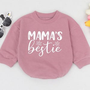 Mama&#39;s Bestie Oversized Baby Romper, Retro Groovy Baby Bodysuit, Mother&#39;s Day Baby Gift, Newborn Shower Present, 1st Mother&#39;s Day Sleepsuit