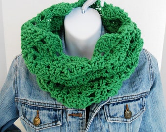 Scalloped Cowl for Ladies Fashionable Warmth by kams-store.com