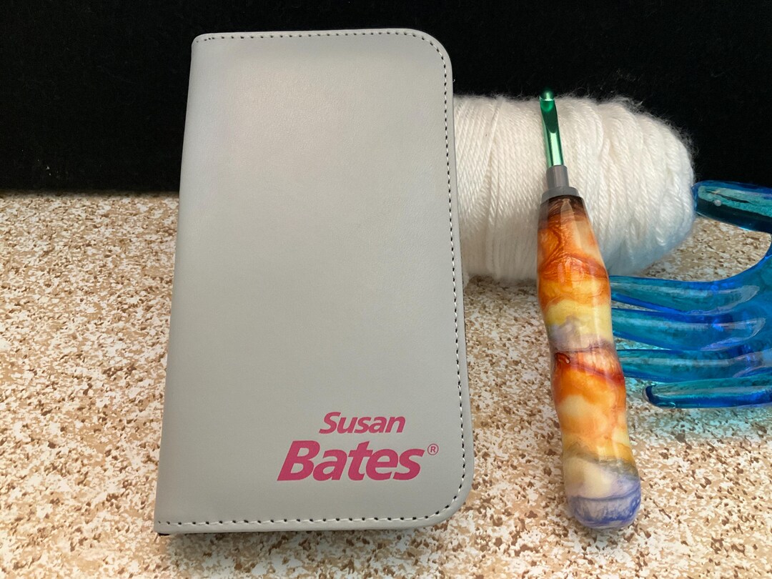 Susan Bates Twist   Lock Crochet Hook Set With Handmade Wood/acrylic